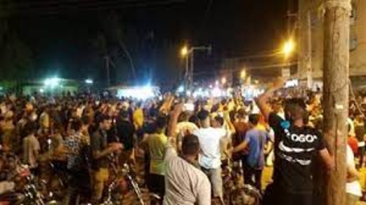 أسوشيتيد بريس: إيران تقطع الإنترنت للسيطرة على احتجاجات نقص المياه