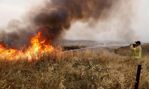 اندلاع عدة حرائق في مستوطنات غلاف غزة بفعل البالونات الحارقة