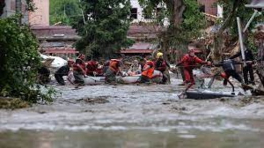 ارتفاع حصيلة ضحايا السيول في تركيا إلى 38 قتيلا