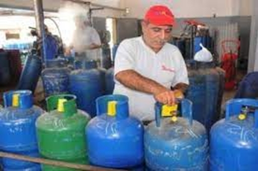 الجيش اللبناني يتدخل في أزمة الوقود