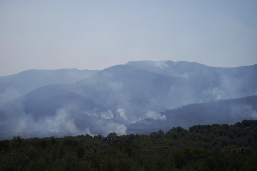 السلطات الفرنسية تجلي آلاف السكان مع اندلاع حرائق جنوب شرقي البلاد