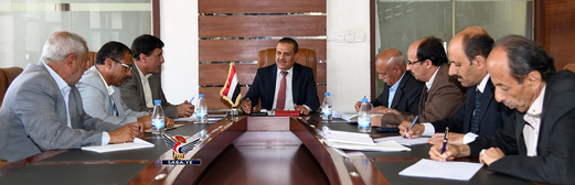 الصناعة تناقش أوضاع مؤسسة الغزل وشركة الأدوية
