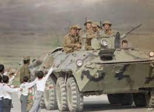 خبير عسكري روسي : الفرق مذهل بين مغادرة الامريكان والسوفيت من افغانستان