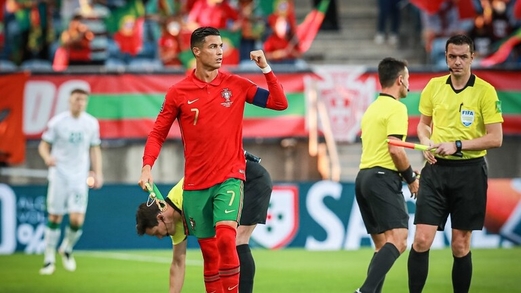 النجم البرتغالي رونالدو يشكر موسوعة غينيس للأرقام القياسية