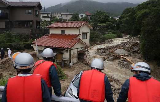 باكستان.. أمطار غزيرة وانهيارات تقتل 17 شخصا وتدمر عددا من المنازل