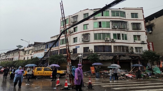 قتيلان وعشرات الجرحى في زلزل غرب الصين