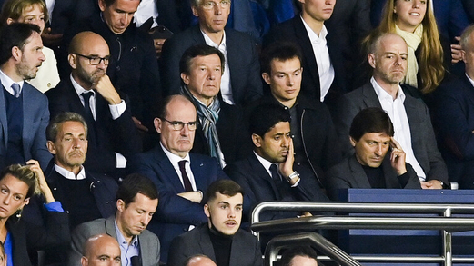 الخليفي يهدي قميص ميسي لرئيس الوزراء الفرنسي