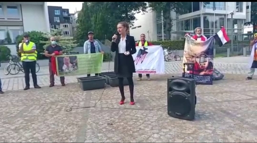 برلمانية ألمانية: حاويات سلاح تصدّر أسبوعياً من ميناء هامبورغ لقتل اليمنيين (فيديو) برلمانية ألمانية: حاويات سلاح تصدّر أسبوعياً من ميناء هامبورغ لقتل اليمنيين (فيديو)