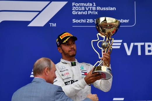 هاميلتون يفوز بسباق جائزة روسيا الكبرى للفورمولا 1 محققا انتصاره المئة