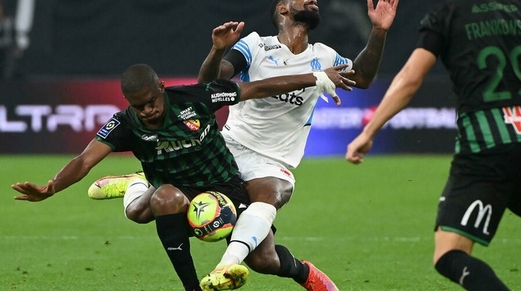 الدوري الفرنسي: أولمبيك مرسيليا يخسر أمام جمهوره على يد لنس 2-3