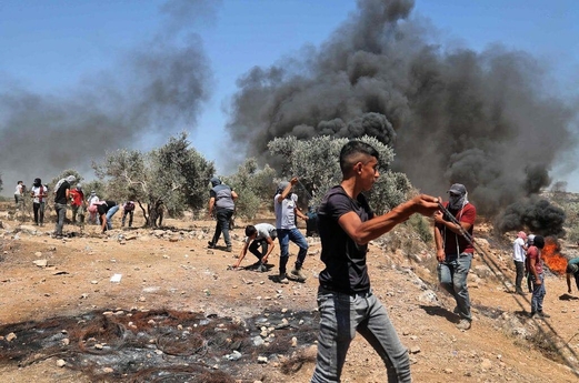 الشباب الثائر يسقط طائرة مسيرة “إسرائيلية” في بيتا وإصابات بالرصاص في بيت دجن