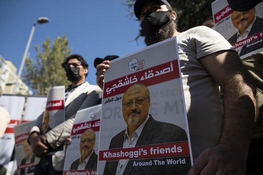 “ظهر مجدداً بالديوان الملكي”! الغارديان: القحطاني المتهم بقتل خاشقجي يقترب من عودته للسلطة بالمملكة