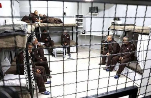 ثلاثة أسرى فلسطينيين يدخلون أعواماً جديدة داخل سجون الاحتلال