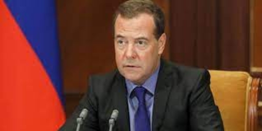 مدفيديف: الحرب التجارية بين واشنطن وبكين تشبه الحرب الباردة