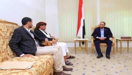 الرئيس المشاط يناقش مع الشيخ نايف الأعوج تعزيز التلاحم والاصطفاف لمواجهة العدوان