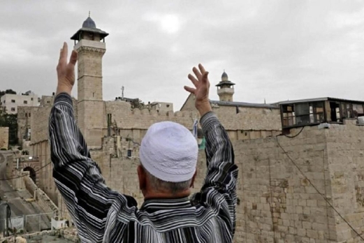 حماس تحمل الاحتلال تداعيات اقتحام “هرتسوغ” للحرم الإبراهيمي