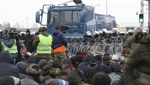 بولندا تمدد حالة الطوارئ على حدودها مع بيلاروسيا