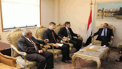 وزير الخارجية يلتقي وفد معهد السلام وممثل منظمة الهجرة الدولية