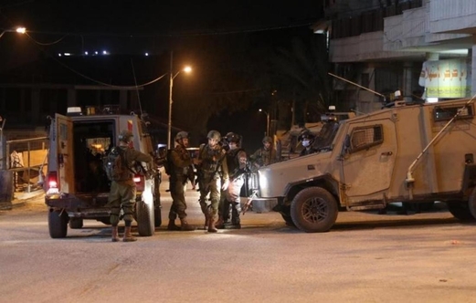 قوات الاحتلال تقتحم عدة مناطق بالقدس وتعتقل شابا من العيسوية