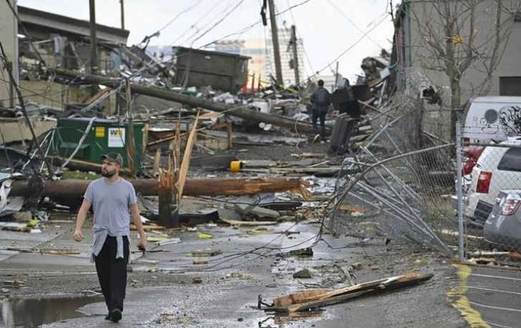 مصرع 50 شخصاً جراء إعصار قوي ضرب الولايات الأمريكية