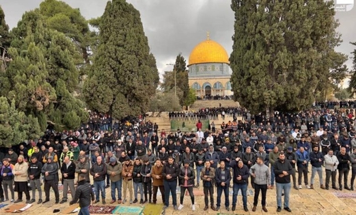 نحو 40 ألف فلسطيني يؤدون صلاة الجمعة في المسجد الأقصى المبارك