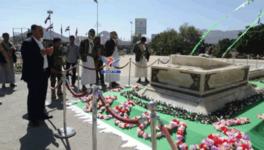 وزير الأشغال يزور ضريح الرئيس الصمّاد وأسر الشهداء والجرحى