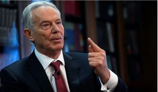 عريضة في بريطانيا تطالب بحرمان توني بلير من “وسام الرباط”