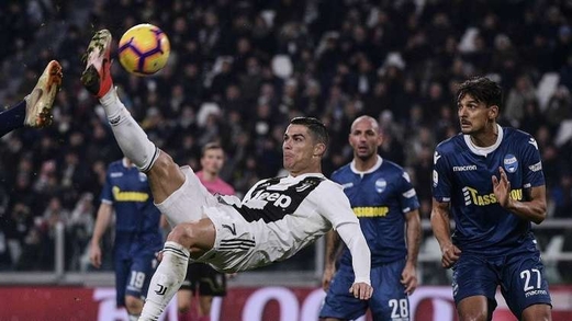 رونالدو يعادل رقما عمره 50 عاما