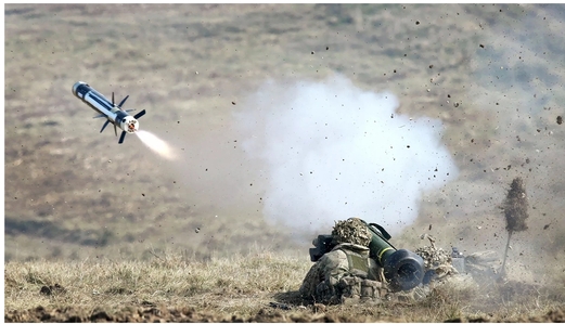 وزير الدفاع الأوكراني ينشر صورا لشحنة أسلحة أمريكية جديدة وصلت كييف