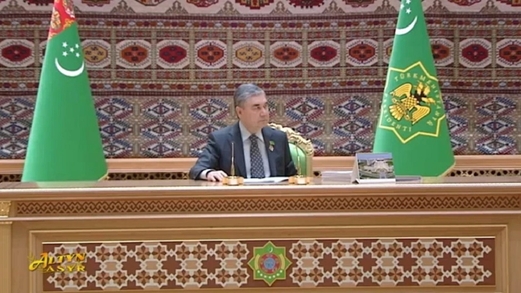 رئيس تركمانستان يتخذ “قرارا صعبا” ويوعز بانتخابات رئاسية مبكرة