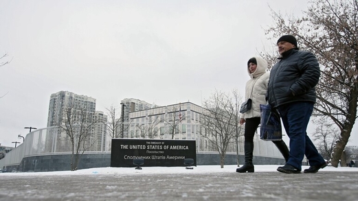 الولايات المتحدة تقرر إجلاء موظفي سفارتها في عاصمة اوكرانيا