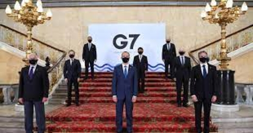 “مجموعة السبع” تتوعّد روسيا بـ”عقوبات هائلة”.. وموسكو تهدد بضرب أي سفن أجنبية تدخل مياهها