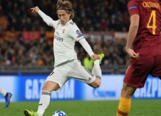 الكرة الذهبية: الأفضلية لمودريش على حساب رونالدو وأبطال العالم