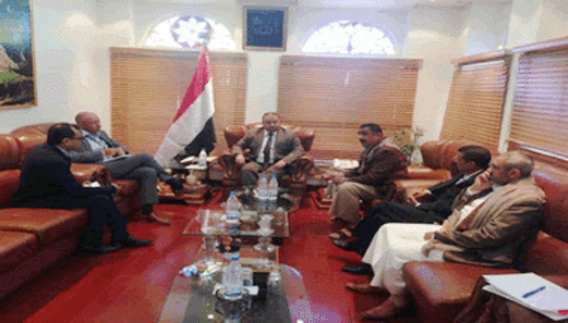 الدكتور مقبولي يناقش مع منسق الشؤون الإنسانية اطلاق السفن المحتجزة من العدوان وصرف حوافز المعلمين