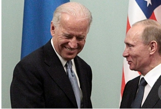 ماكرون يقترح عقد قمة بين بوتين وبايدن بشأن أوكرانيا والرئيسان قبلا