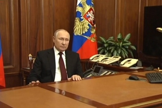 الرئيس الروسي يوقّع وثيقة الاعتراف الرسمي باستقلال جمهوريتي دونيتسك ولوغانسك