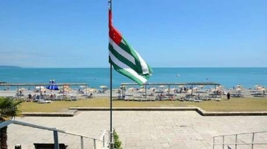 أبخازيا تدعم قرار روسيا الاعتراف باستقلال دونيتسك ولوغانسك