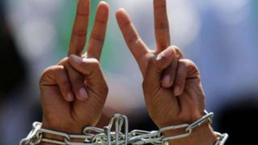 الأسرى الفلسطينيون يتجهون للإضراب المفتوح عن الطعام والثلاثاء يوم نفير وغضب شعبي