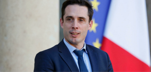 فرنسا تغلق مجالها الجوي أمام “الطائرات وشركات الطيران الروسية”