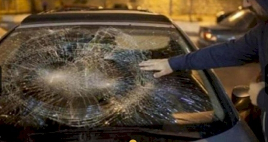 مستوطنون صهاينة يهاجمون مركبات الفلسطينيين شمال رام الله