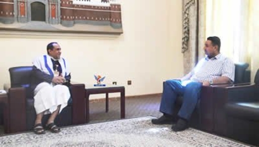مدير مكتب رئاسة الجمهورية يناقش سير العمل بوزارة السياحة