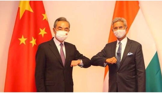 وزير الخارجية الصيني يقوم بزيارة مفاجئة إلى الهند