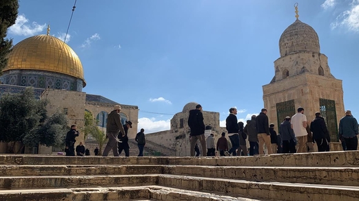 عشرات المستوطنين يقتحمون “الأقصى” وآخرون يقتحمون حي الشيخ جراح