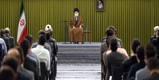 خامنئي: العالم على اعتاب نظام جديد وأمريكا باتت أضعف مما كانت عليه