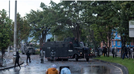 اشتباكات بين الشرطة ومتظاهرين في عدة مدن كولومبية