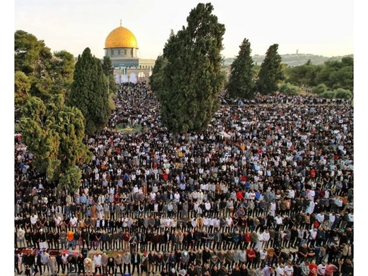 أكثر من 200 ألف مصل يؤدون صلاة عيد الفطر في المسجد الأقصى