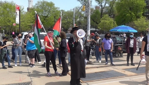 أمريكا :- مظاهرة في كلية “بروكلين”  احتجاجاً على الاحتفال بما يسمى “استقلال إسرائيل”