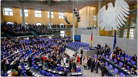 البرلمان الألماني يوافق على إجراءات لرفع قيمة الدخل الأساسي.