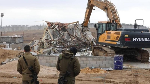 قوات الاحتلال تهدم منزلين في القدس المحتلة وتشرد 14 فلسطينياً