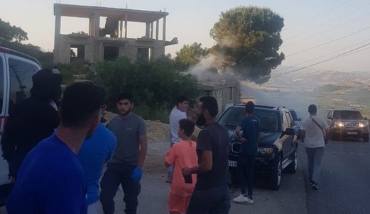 قوات الاحتلال تلقي قنابل مسيلة للدموع على المحتفلين بذكرى التحرير في جنوب لبنان